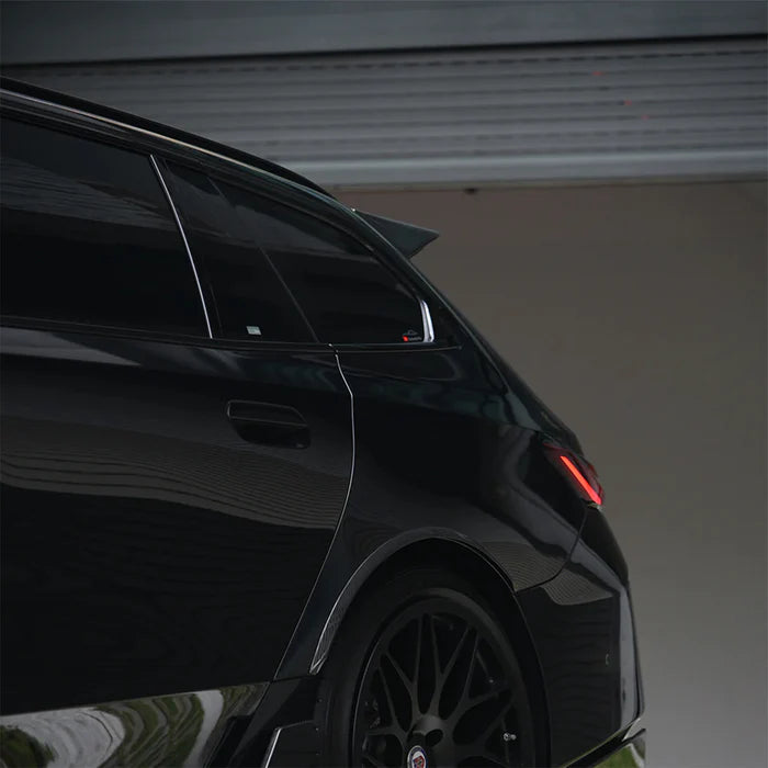 SooQoo BMW G99 M5 Touring Roof Spoiler In Gloss Carbon Fibre